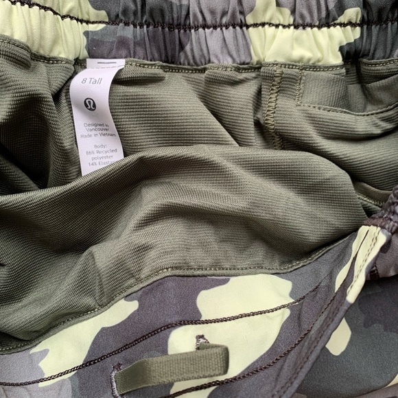 LULULEMON HOTTY HOT SHORT 4”-CRISPIN GREEN CAMO, 8 - Picture 8 of 11